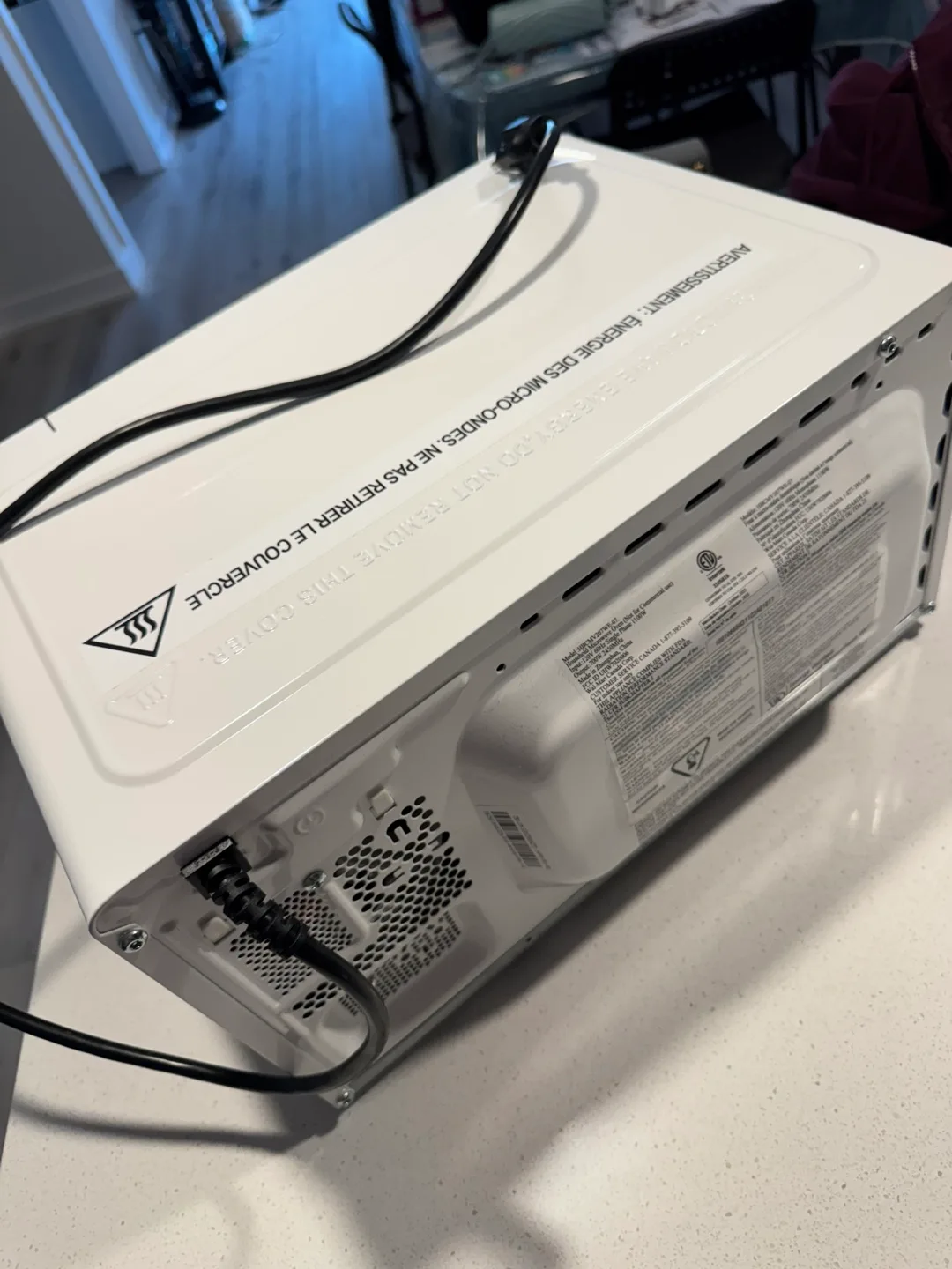 Hamilton Beach 0.7 Cu. Ft. White Microwave image indicator(3)