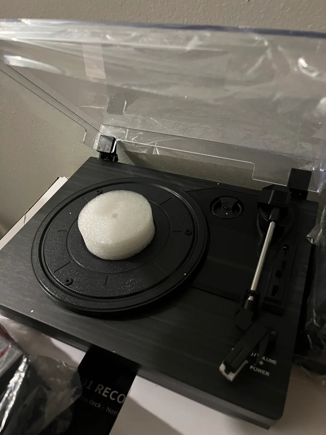 Brand New Record player with speakers and Bluetooth image indicator(2)