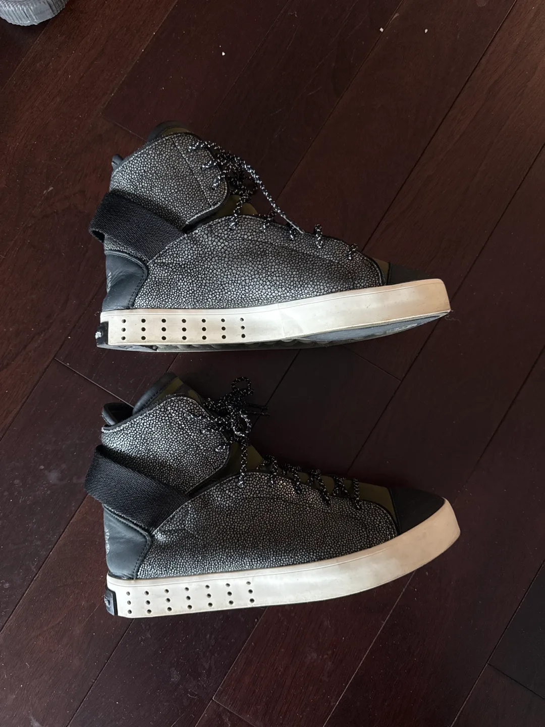 Y-3 Yohji Yamamoto High Top Sneakers image indicator(2)