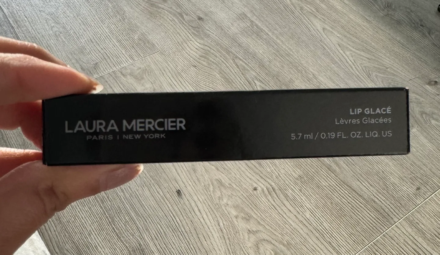 Laura Mercier Lip Glacé in Vanille #15 image indicator(4)