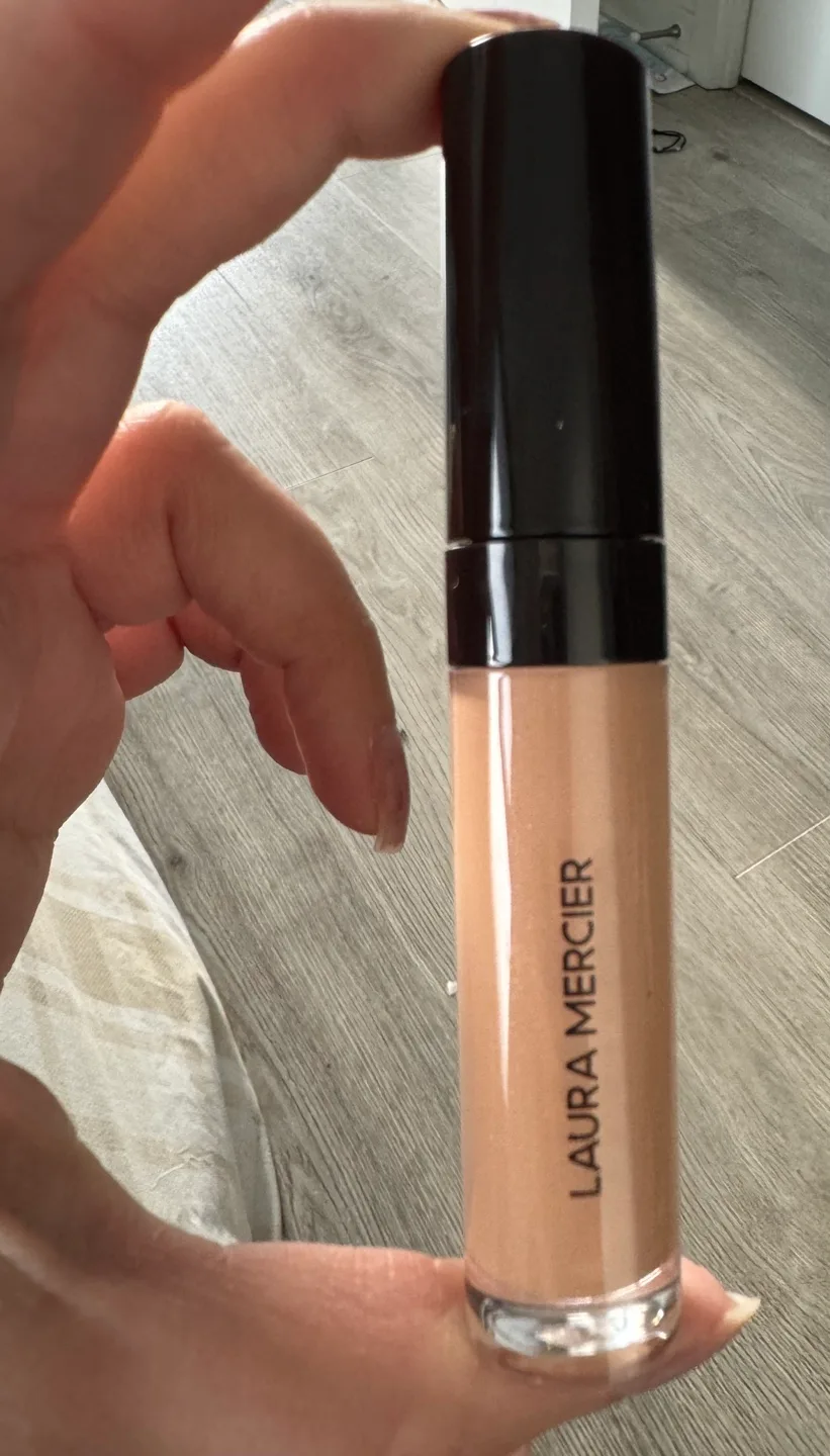 Laura Mercier Lip Glacé in Vanille #15 image indicator(7)