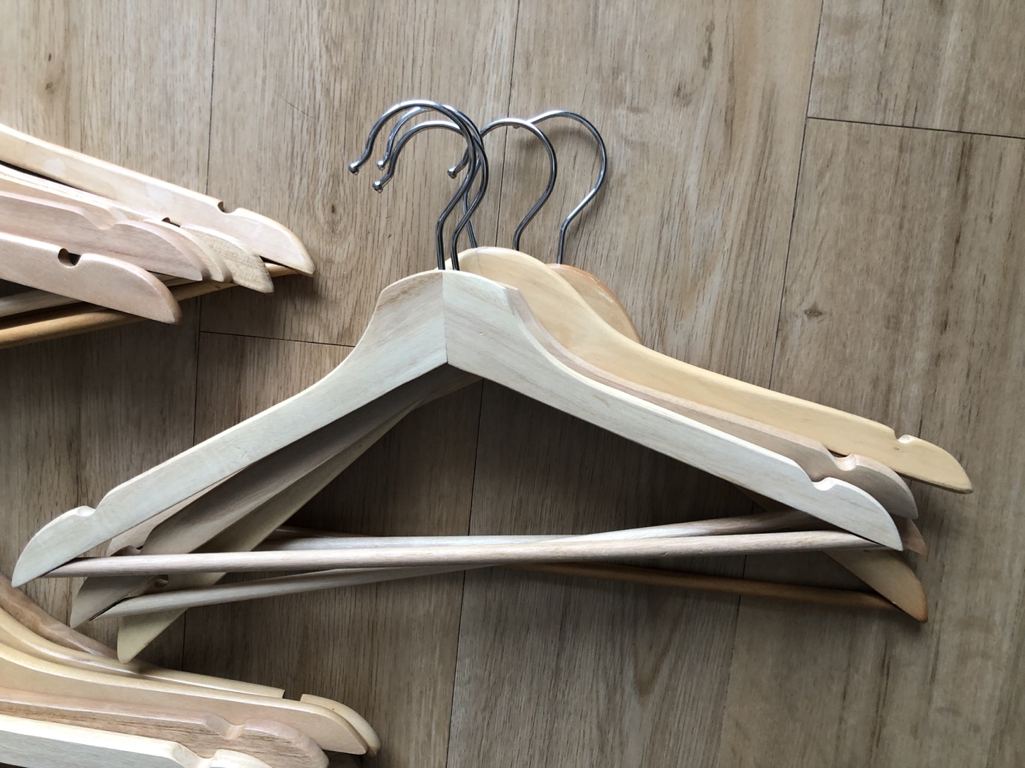 Wooden Clothes Hangers - Bulk Lot 22pcs - photo 3