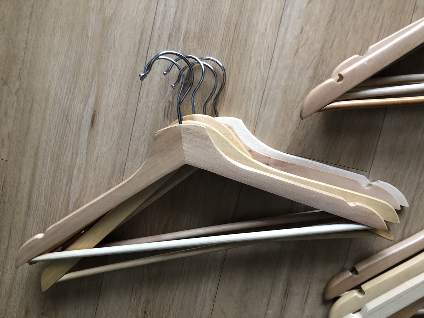 Wooden Clothes Hangers - Bulk Lot 22pcs - photo 4