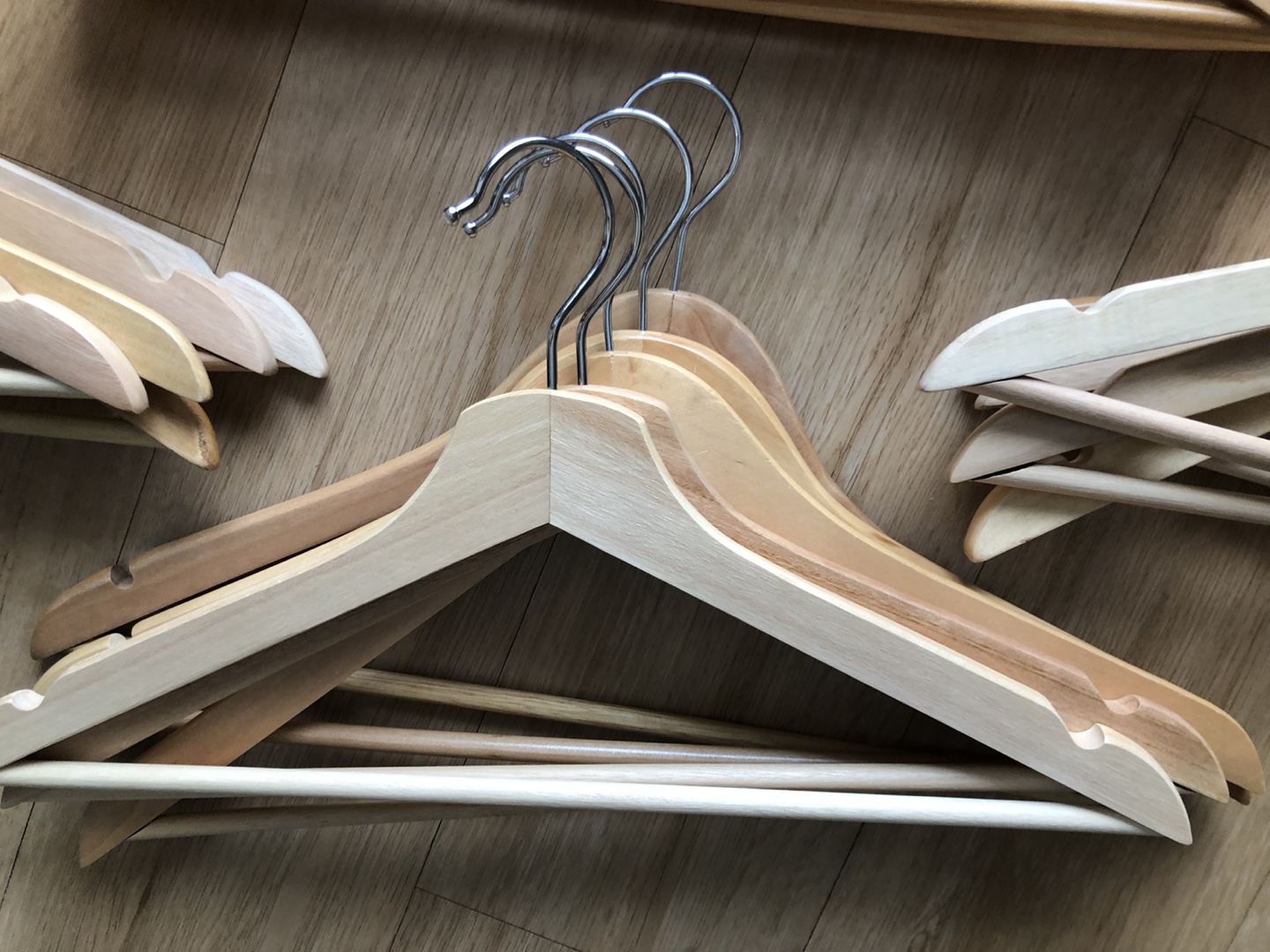 Wooden Clothes Hangers - Bulk Lot 22pcs - photo 5