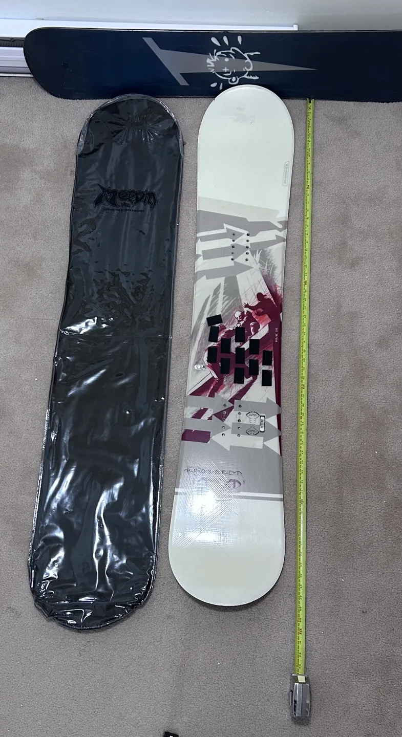 Salomon snowboard with cover image indicator(2)