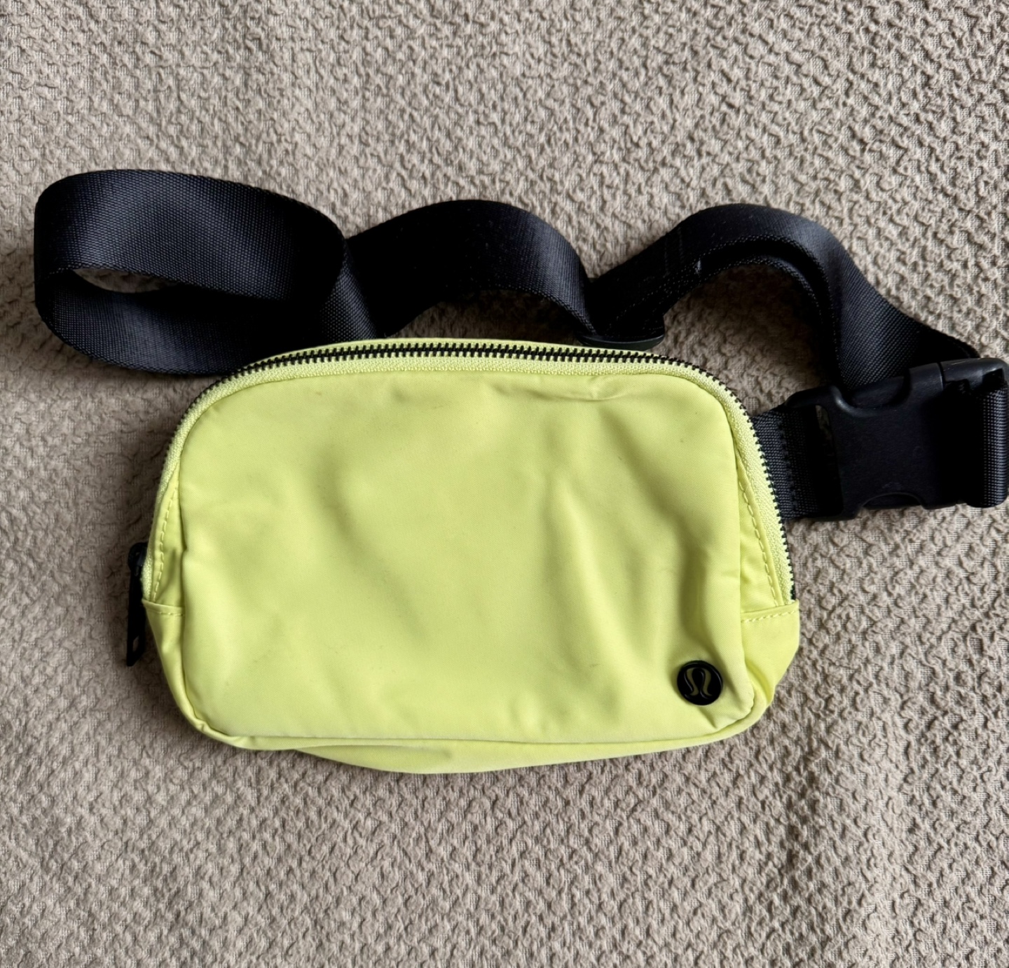 Lululemon Everywhere Belt Bag - Light Yellow