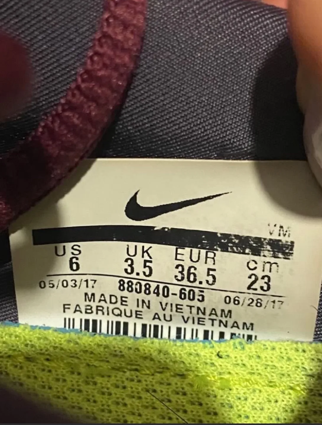 Women’s Nike free running shoes size US6 image indicator(7)