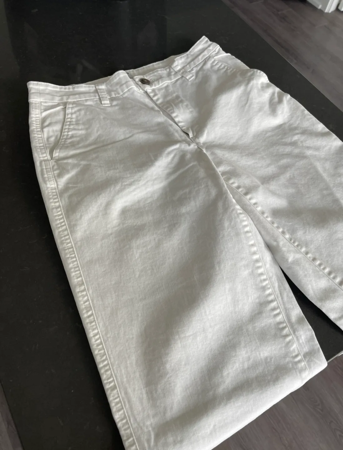 Aritzia Sunday Best White Trousers - Size 2 image indicator(2)