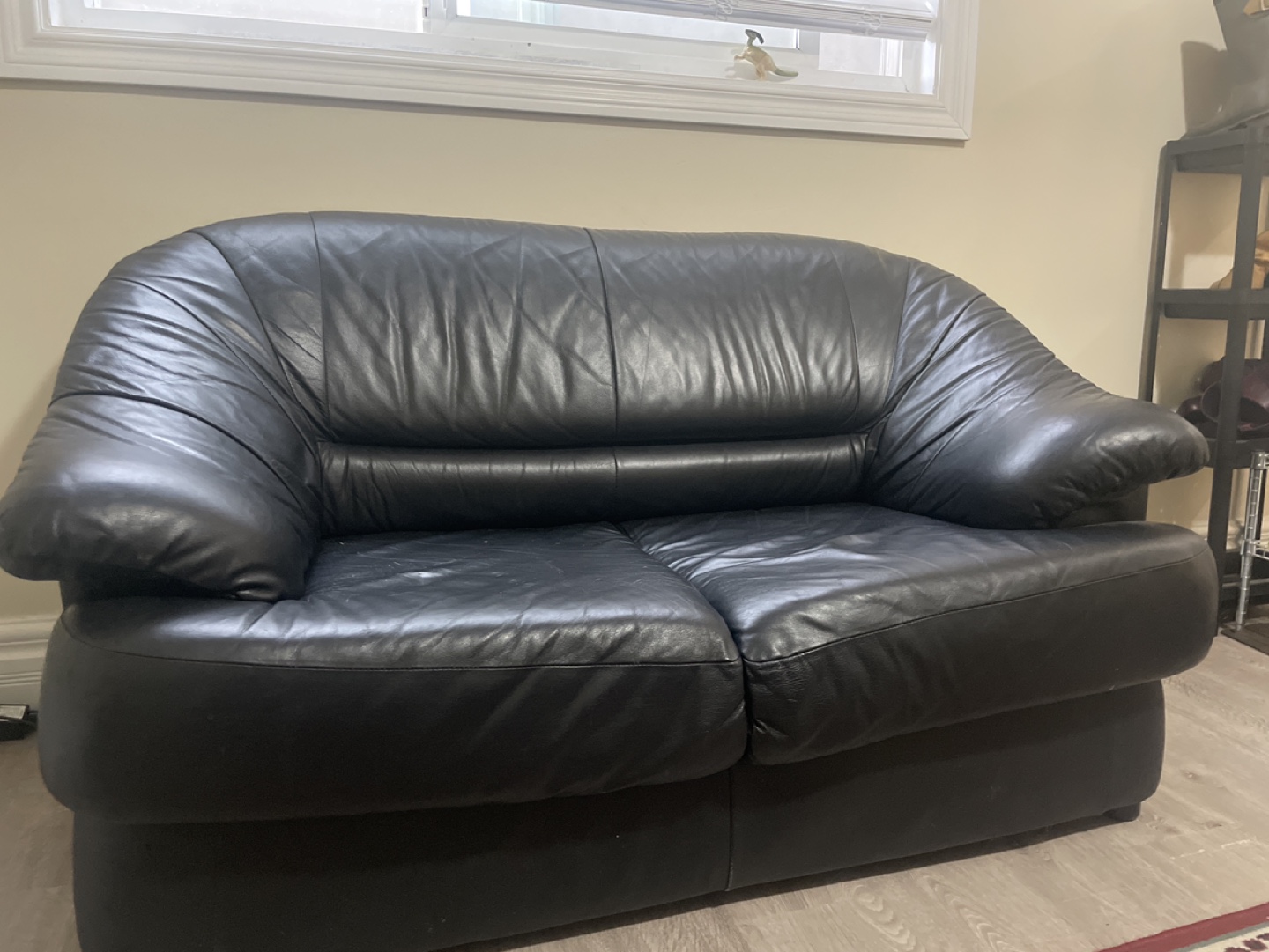 Black Leather Loveseat - photo 2