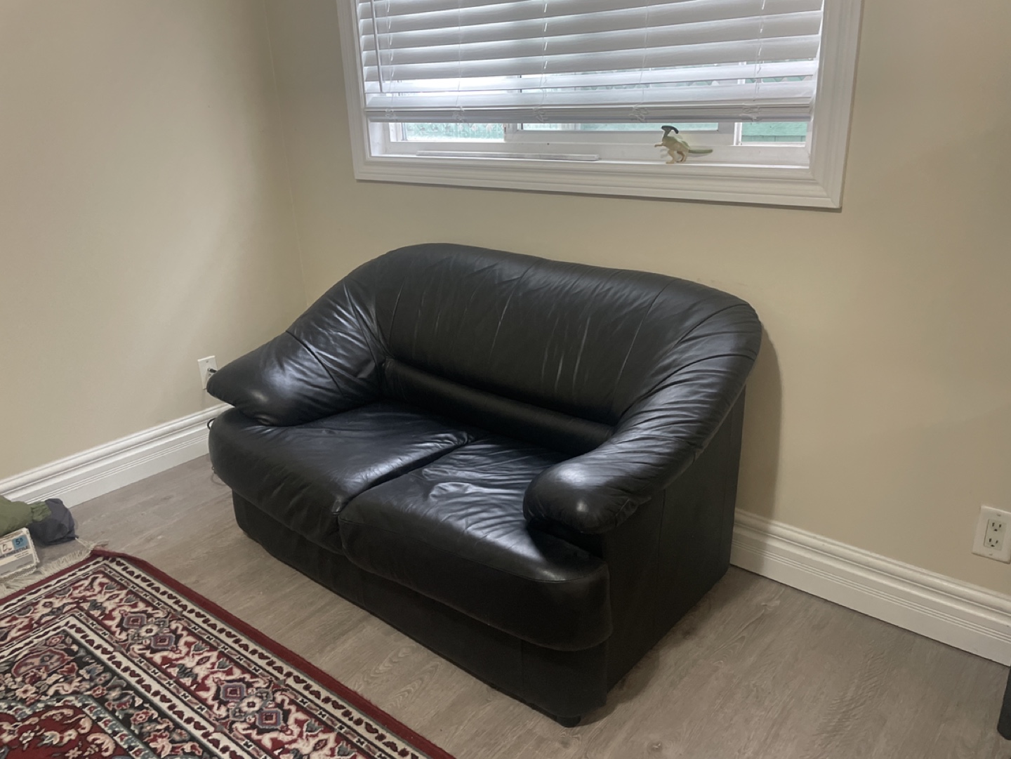 Black Leather Loveseat - photo 4