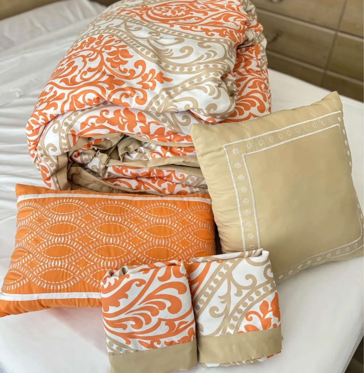 5 Piece Comforter Set - Full Size, Like New image indicator(4)