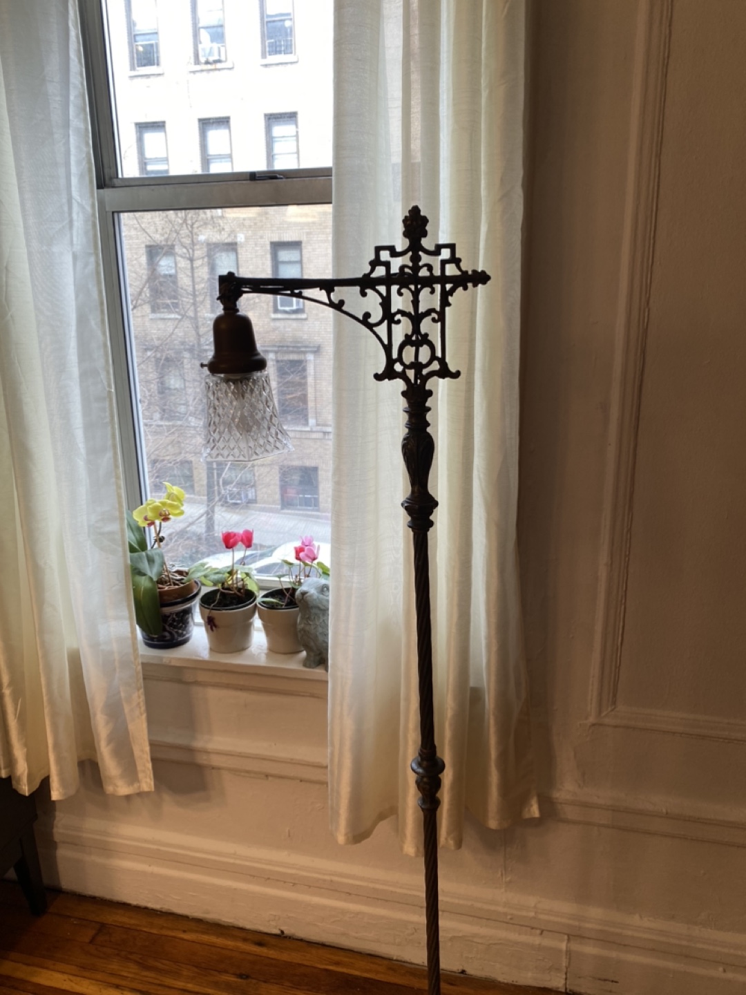 Antique Floor Lamp, Cast Iron, marble base - photo 2
