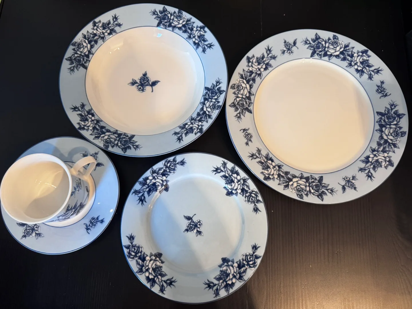 20-Piece Porcelain Dinnerware Set for 4 image indicator(3)