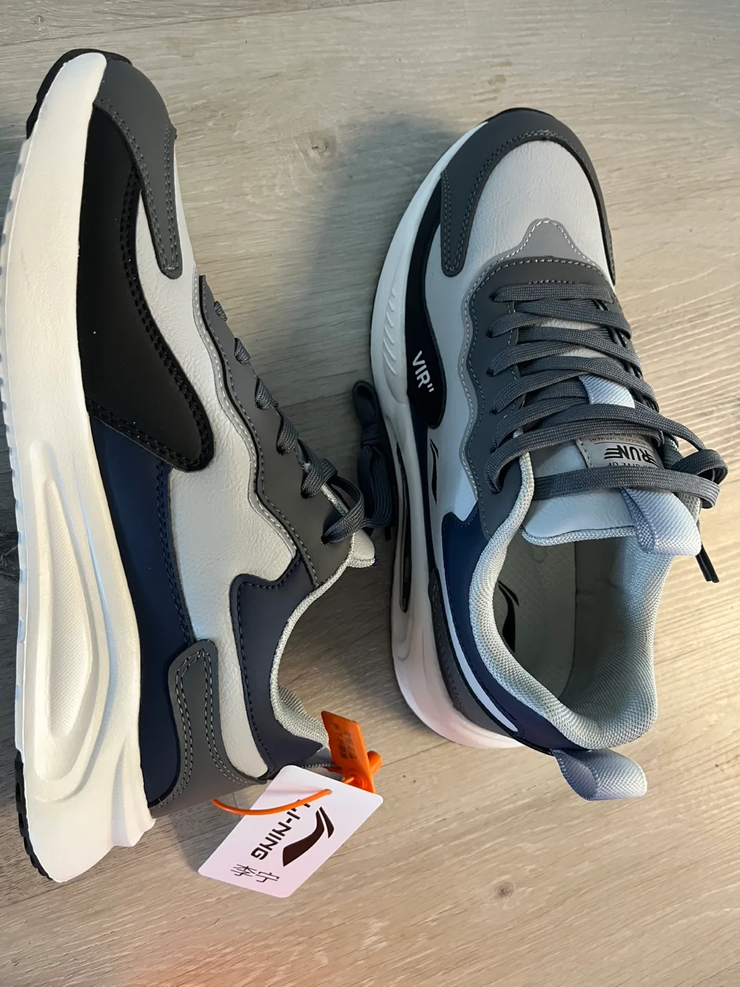 Li-Ning Men's Sneakers Size 9 image indicator(2)