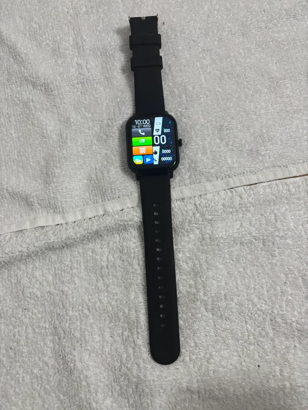 Black Smartwatch with Silicone Band image indicator(2)