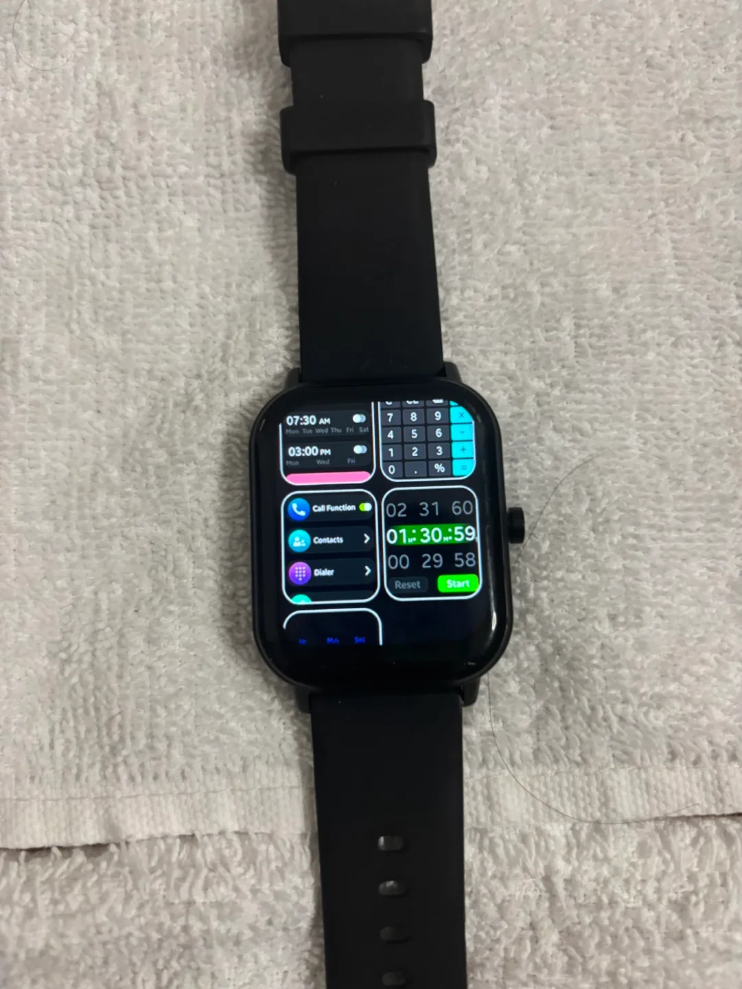 Black Smartwatch with Silicone Band image indicator(6)