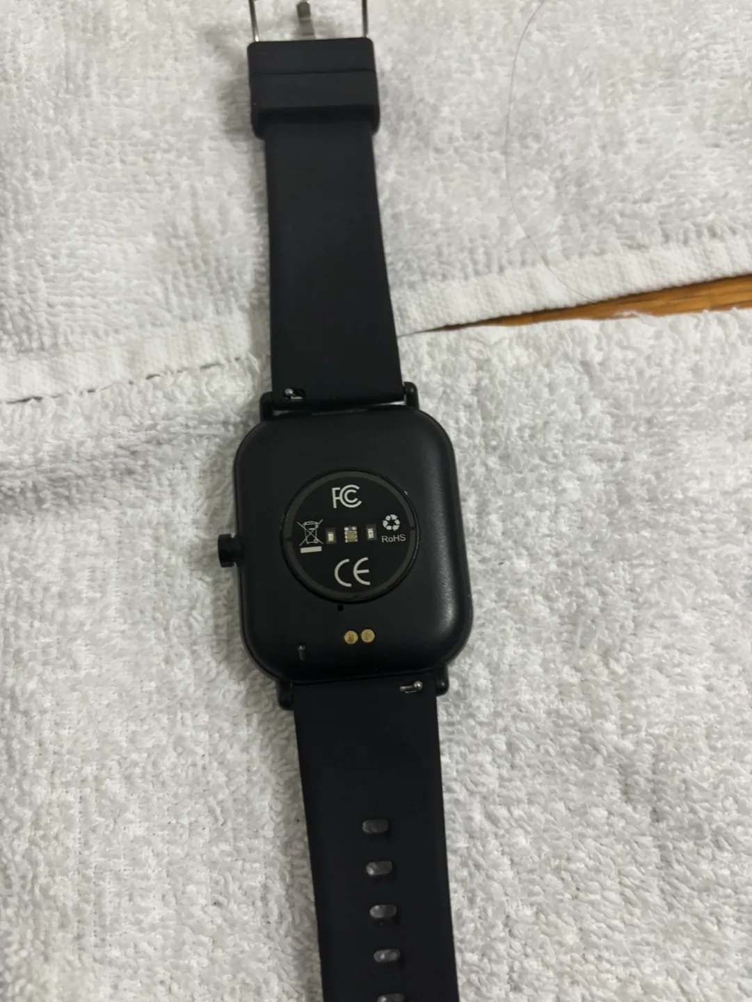 Black Smartwatch with Silicone Band image indicator(4)