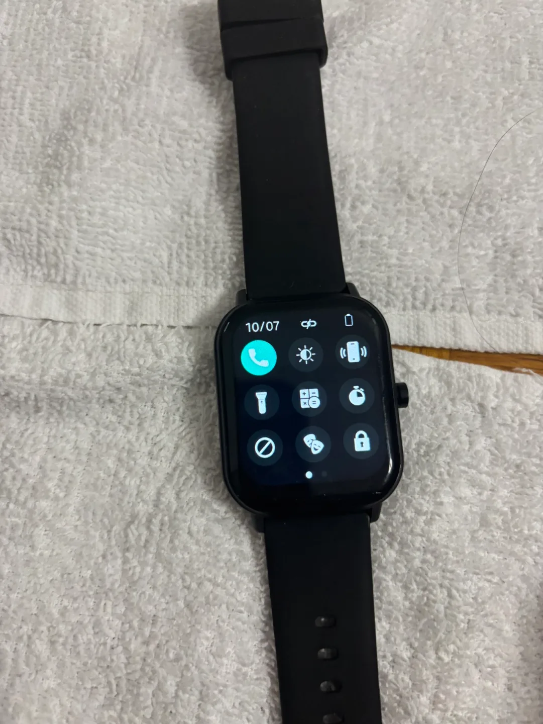 Black Smartwatch with Silicone Band image indicator(9)