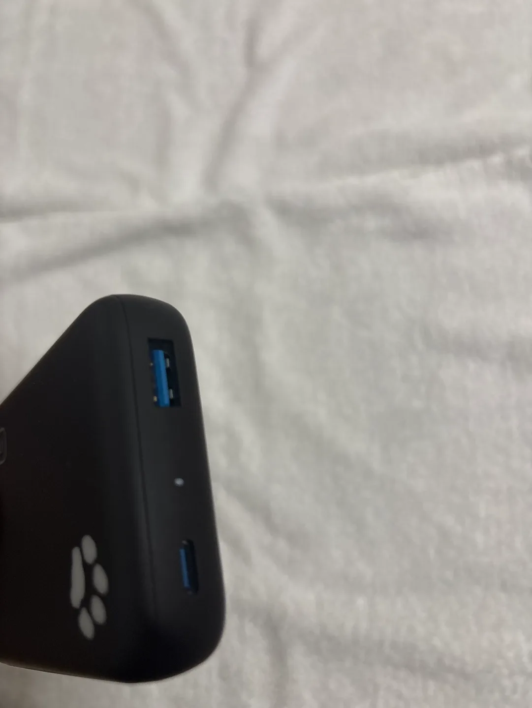 Magnetic wireless INIU Portable Charger- Black with Paw Print image indicator(5)