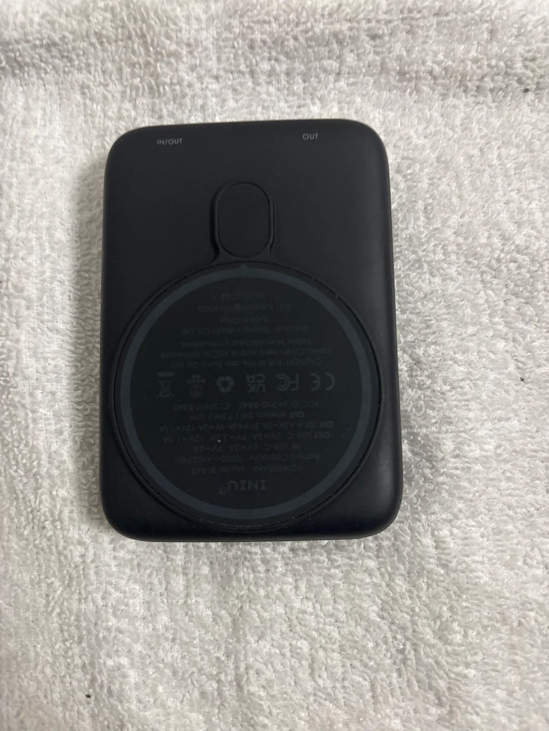 Magnetic wireless INIU Portable Charger- Black with Paw Print image indicator(4)