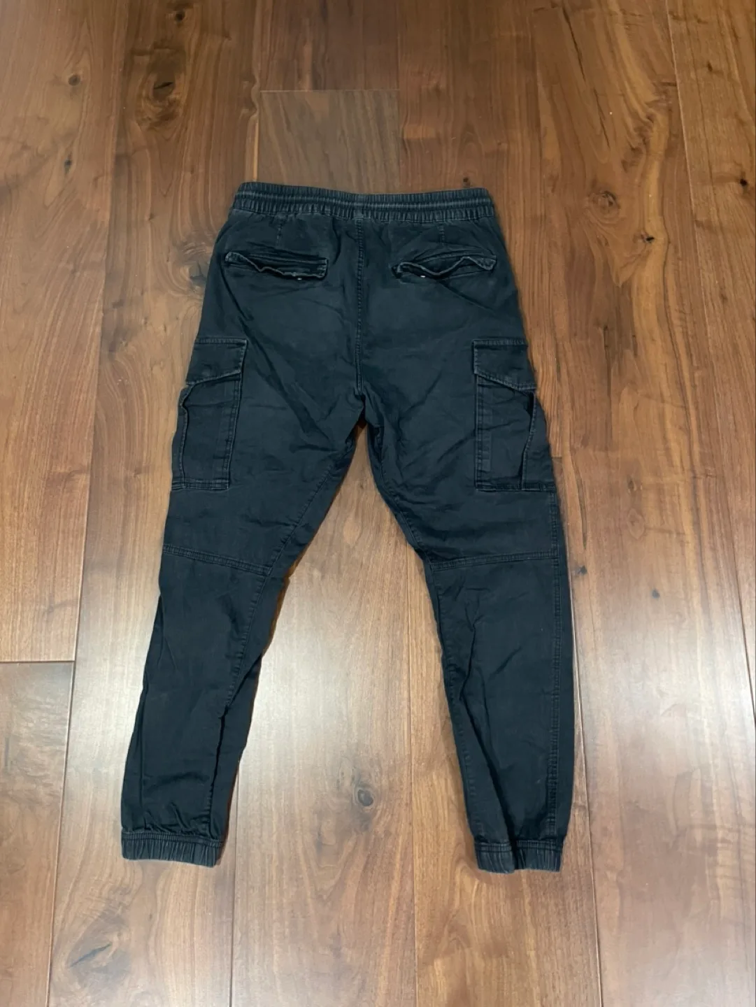 H&M Men's Slim Fit Black Cargo Pants - Size Medium image indicator(2)