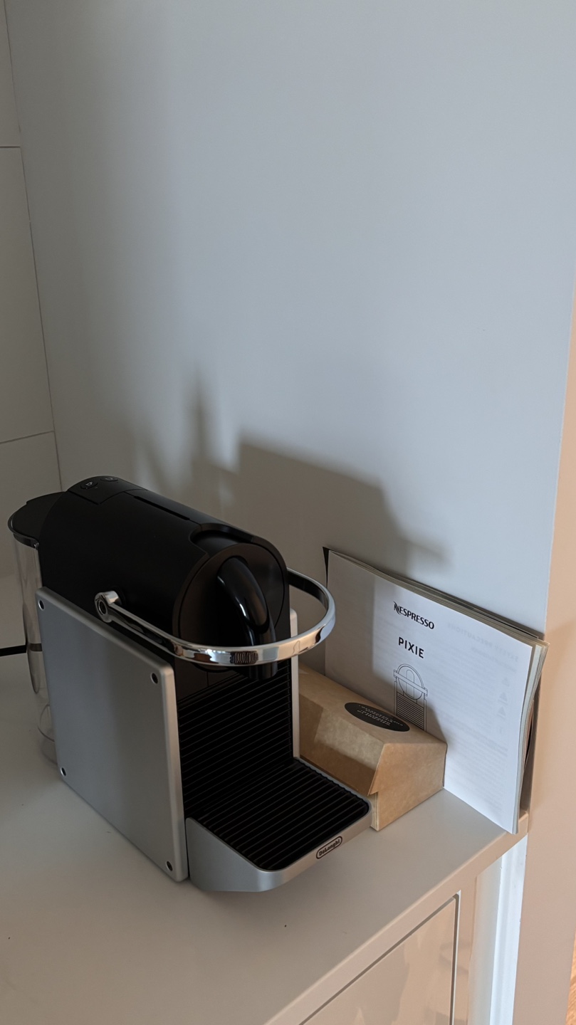 Nespresso Original Espresso Machine (w capsules, brand new) - photo 2