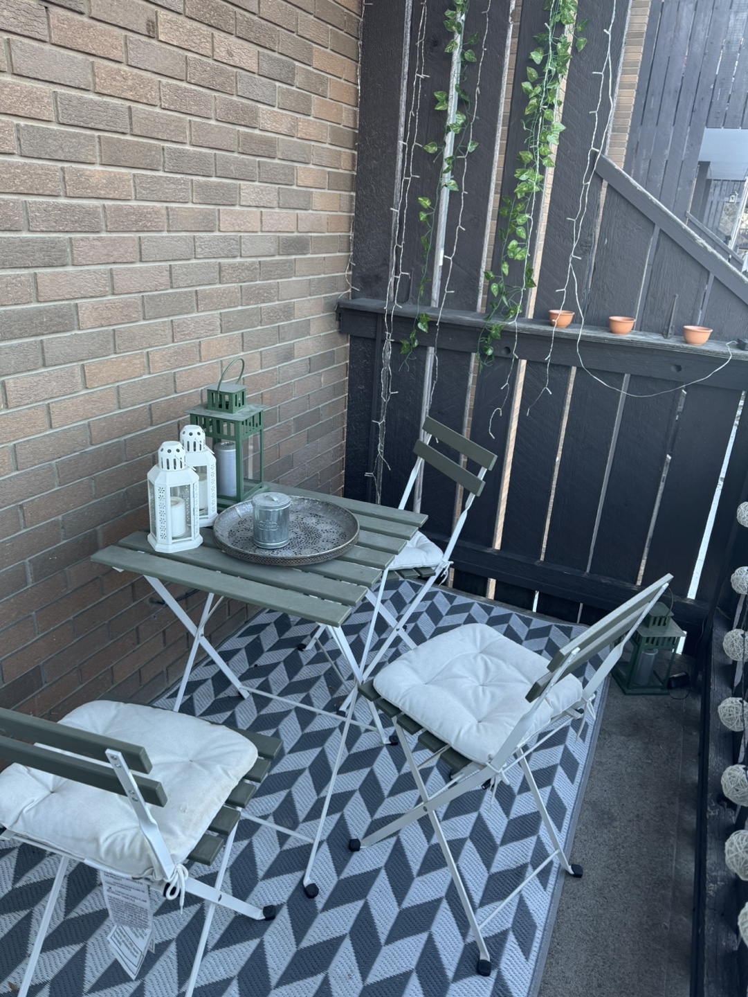 Balcony furniture set with decor - photo 2