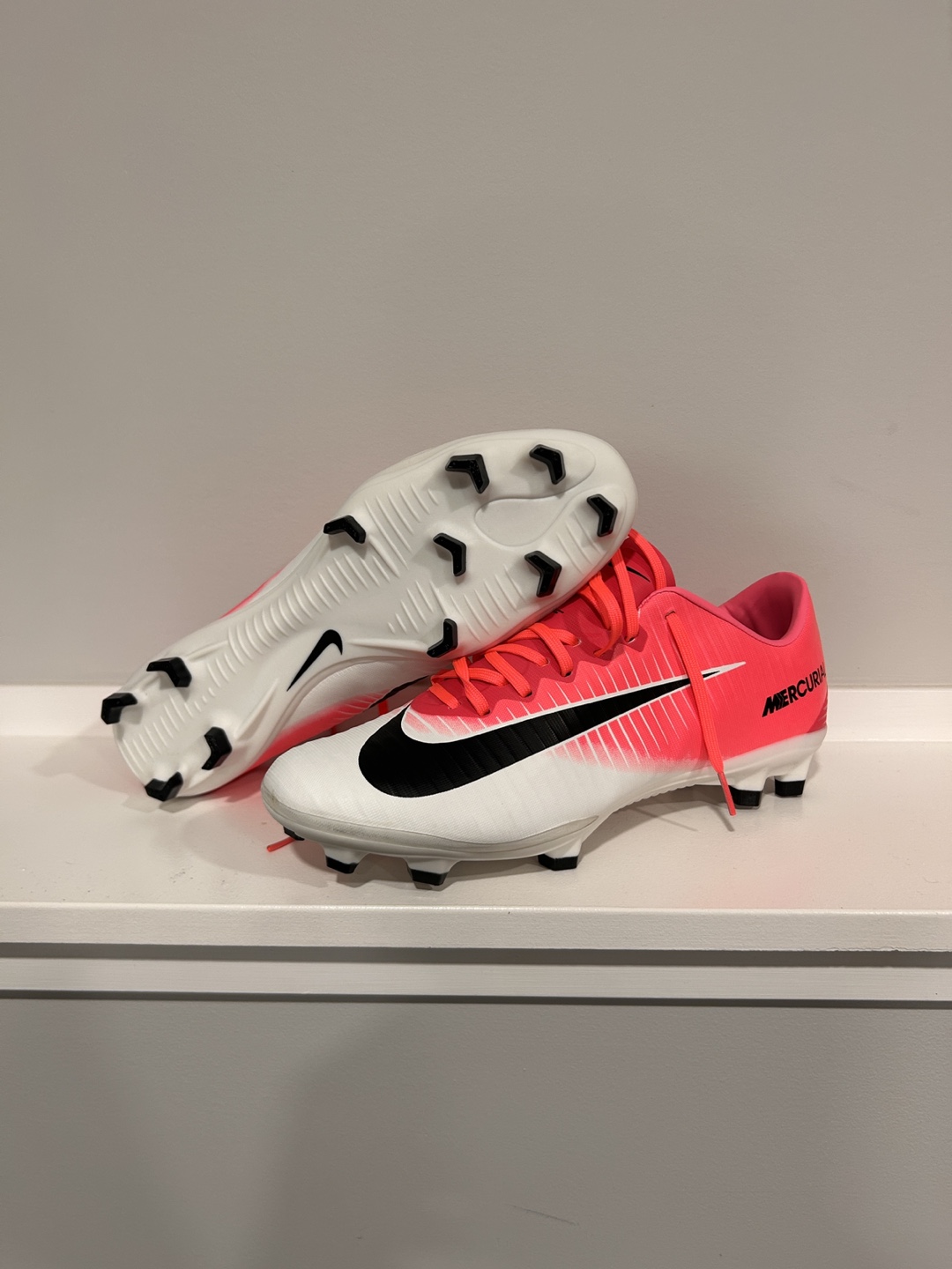 Nike Mercurial Vapor 11 Soccer Cleats - Size 10