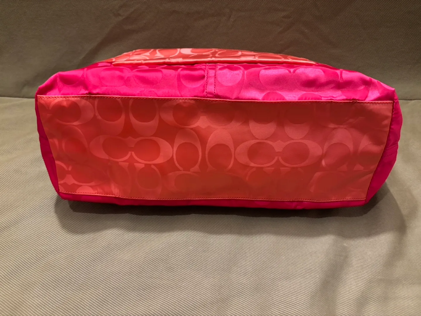 Coach signature color-block nylon tote image indicator(5)