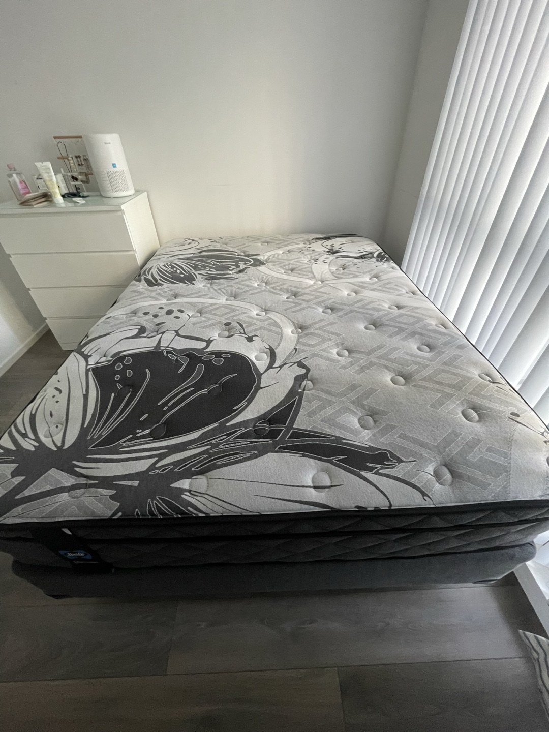 Sealy Posturepedic Queen Mattress - photo 2