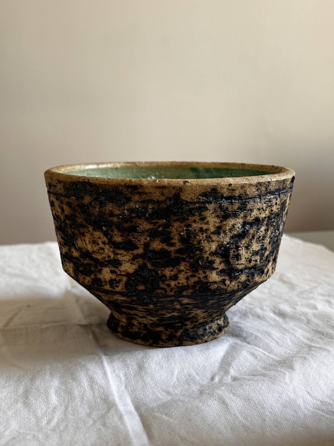 Set of Two Mid-Century Modern Ceramic Bowls - photo 4