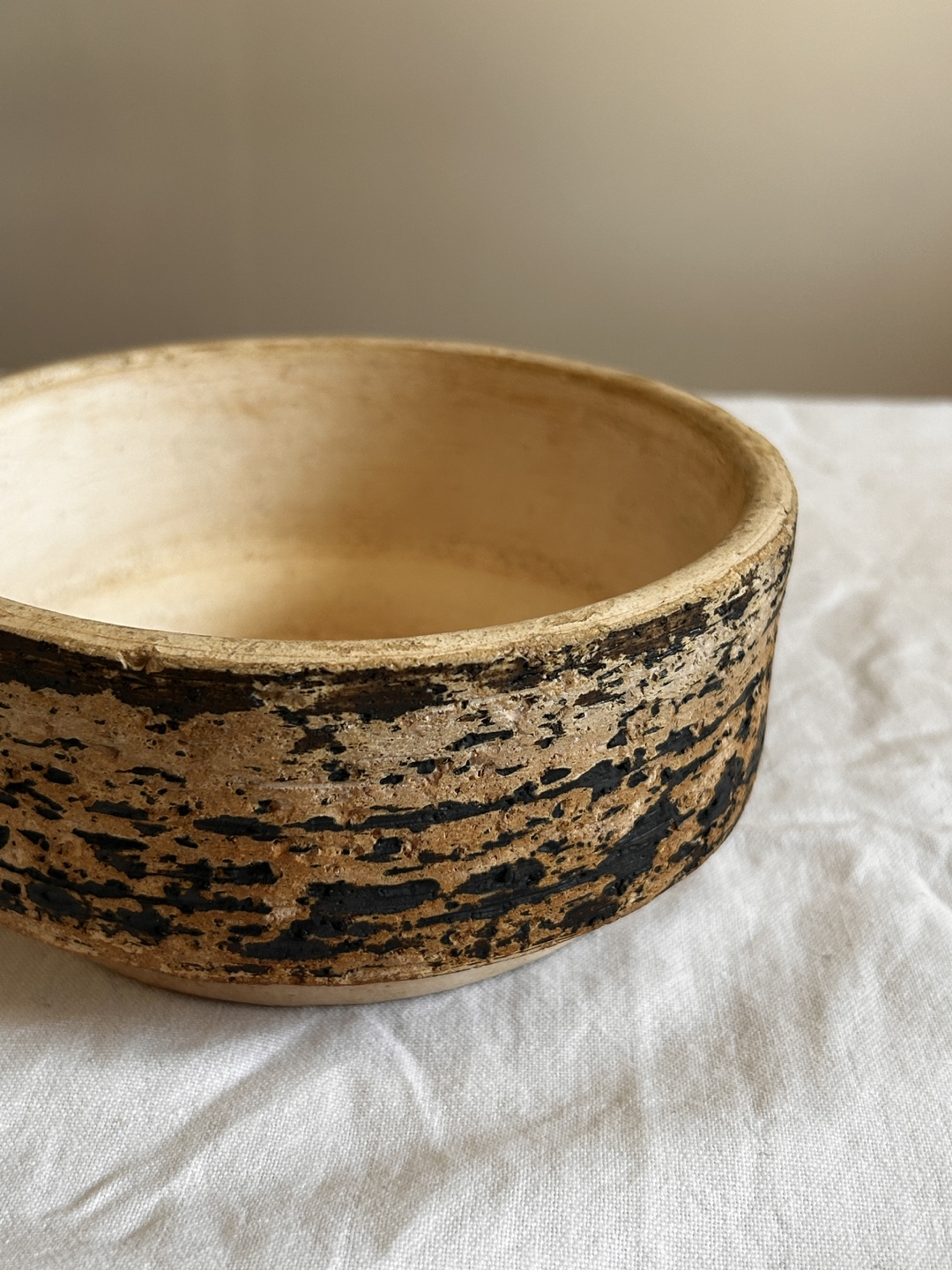 Set of Two Mid-Century Modern Ceramic Bowls - photo 3