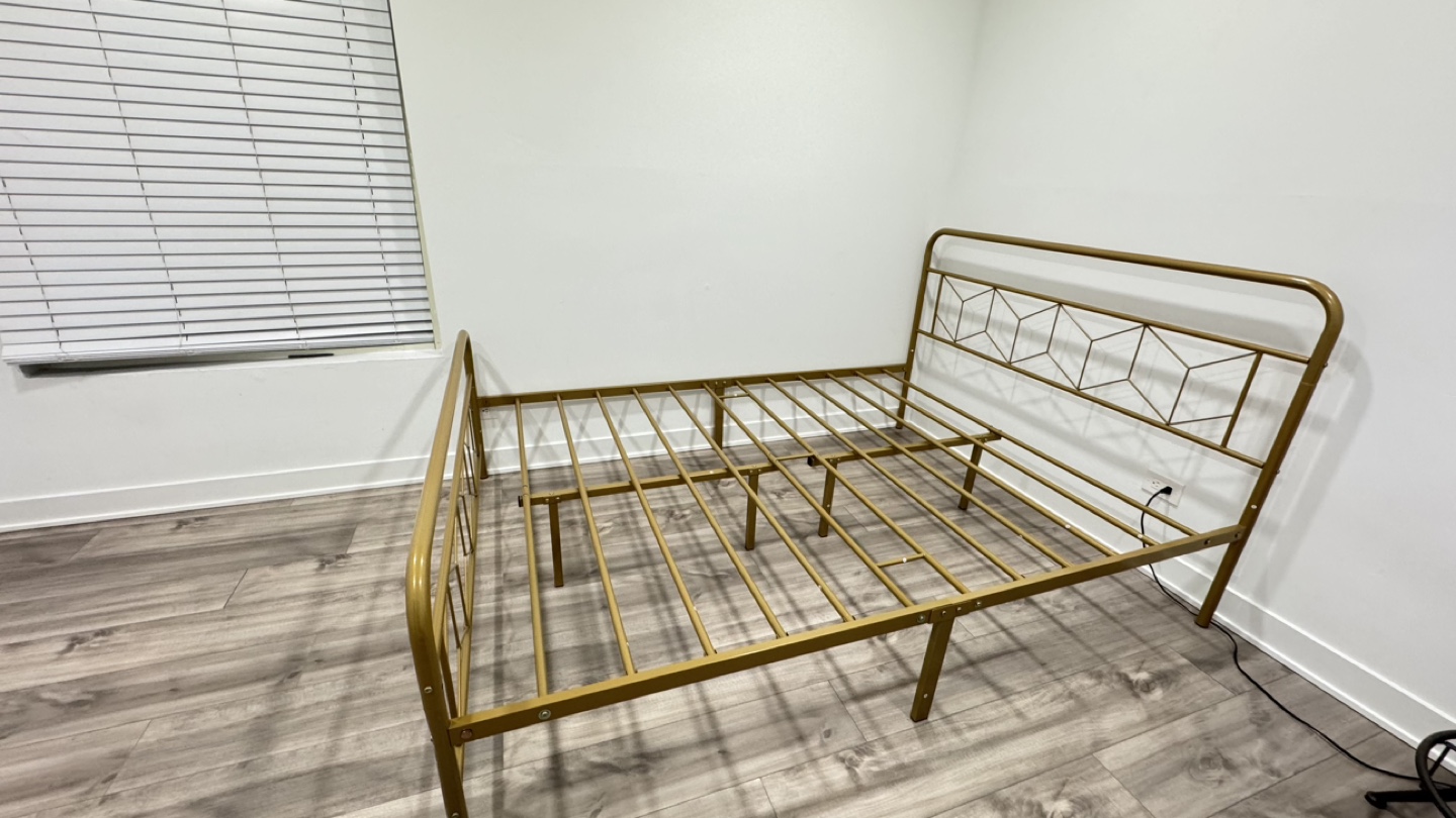Queen Size Metal Bed Frame - Antique Gold - photo 3