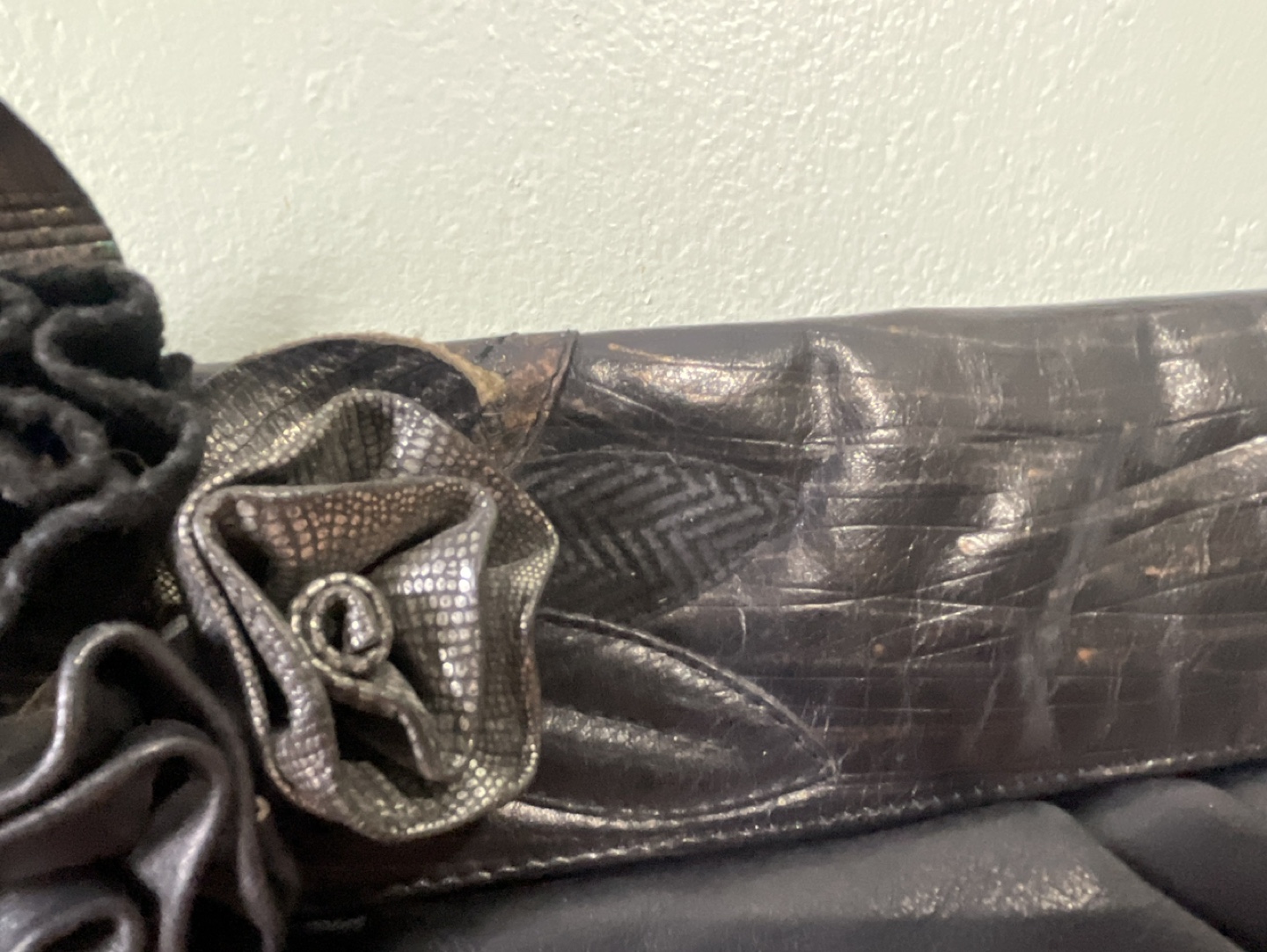 Unique Vintage Leather Clutch with Floral Detail - photo 3