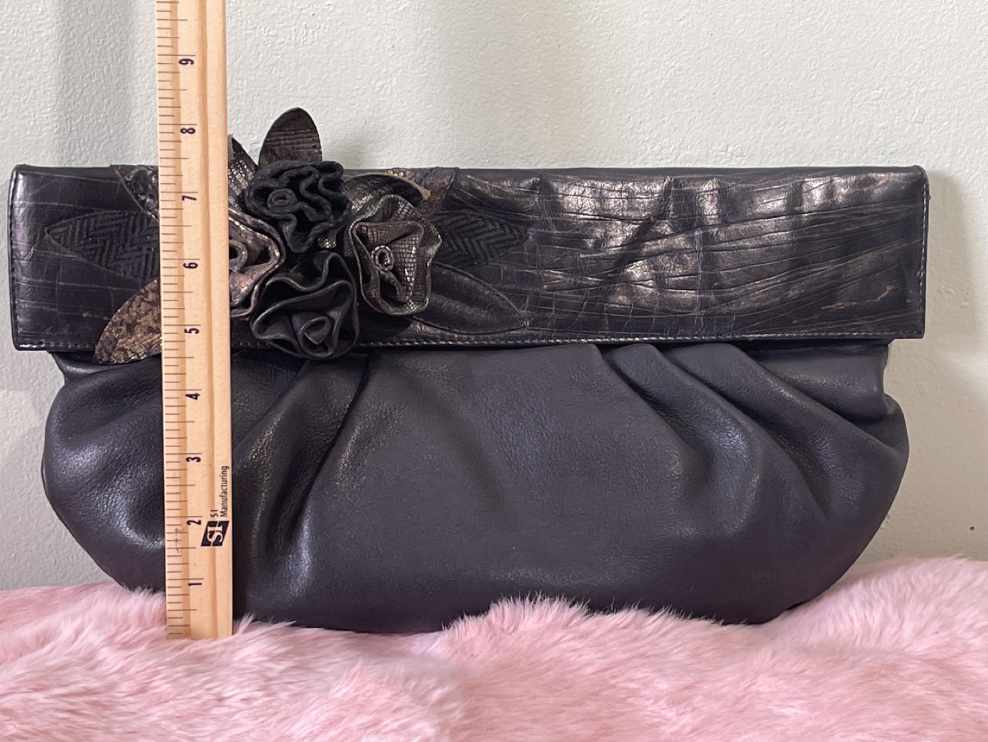 Unique Vintage Leather Clutch with Floral Detail - photo 2