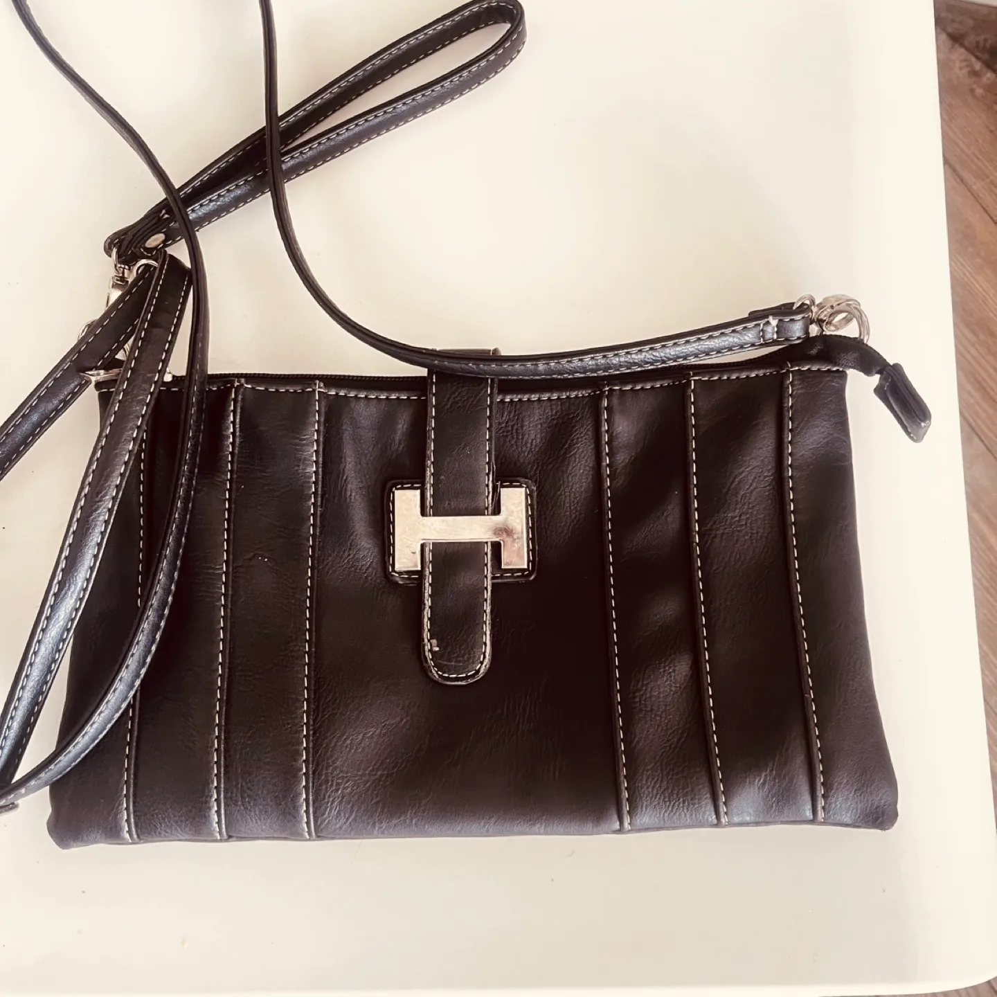 Black Leather Crossbody Bag image indicator(4)
