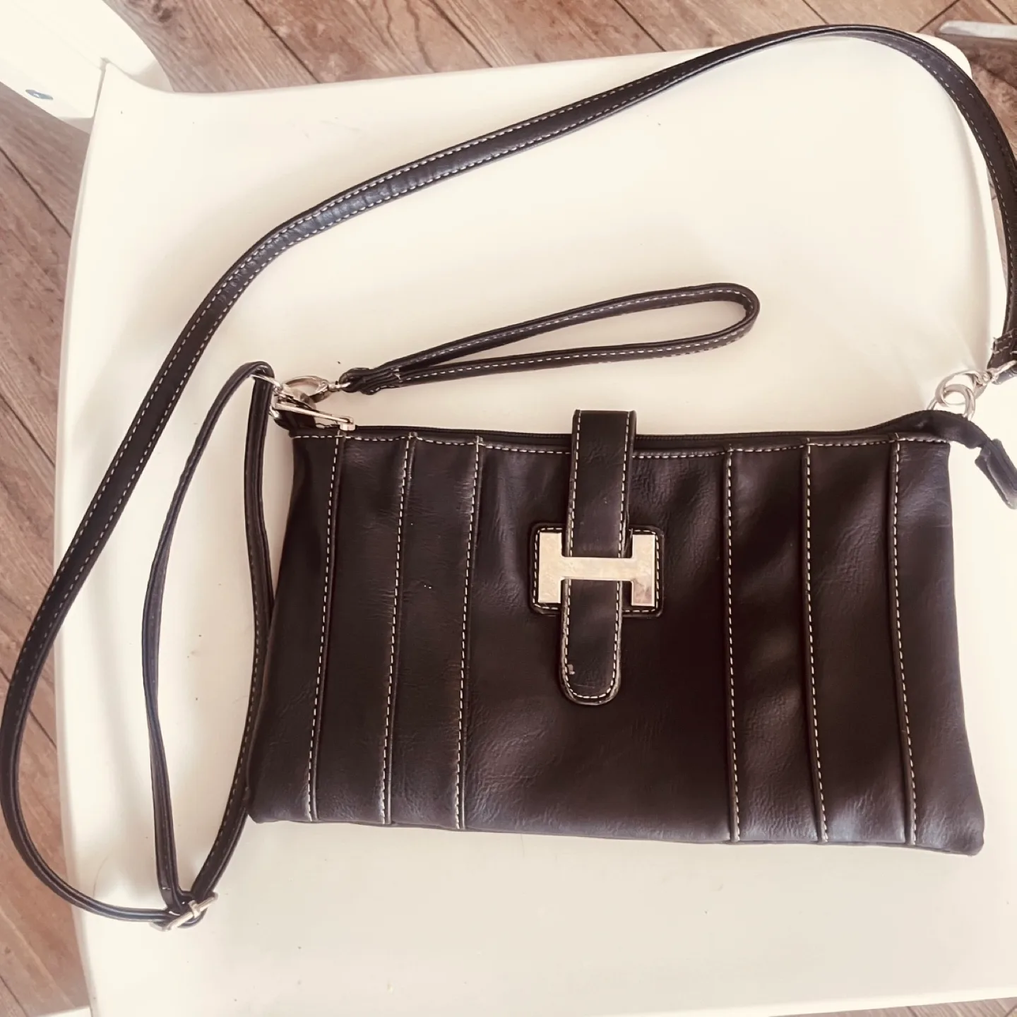 Black Leather Crossbody Bag image indicator(3)