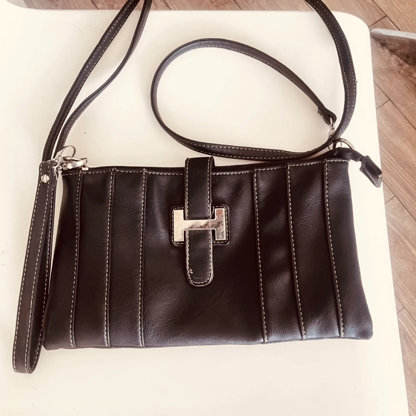 Black Leather Crossbody Bag image indicator(5)