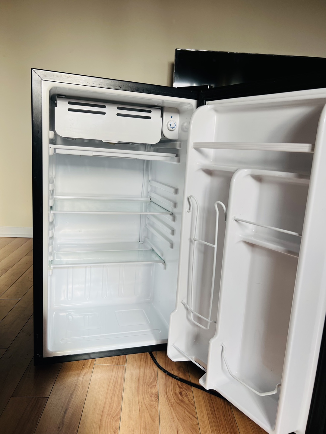 Fridge - photo 2