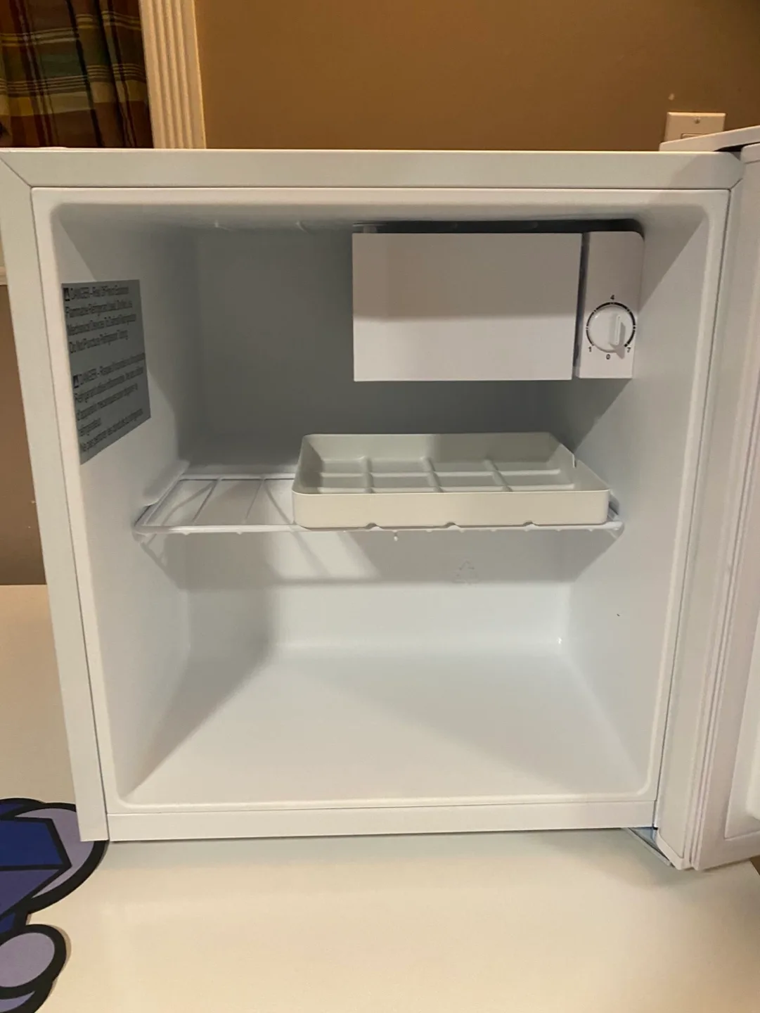 (delivery available)white galanz mini fridge image indicator(3)