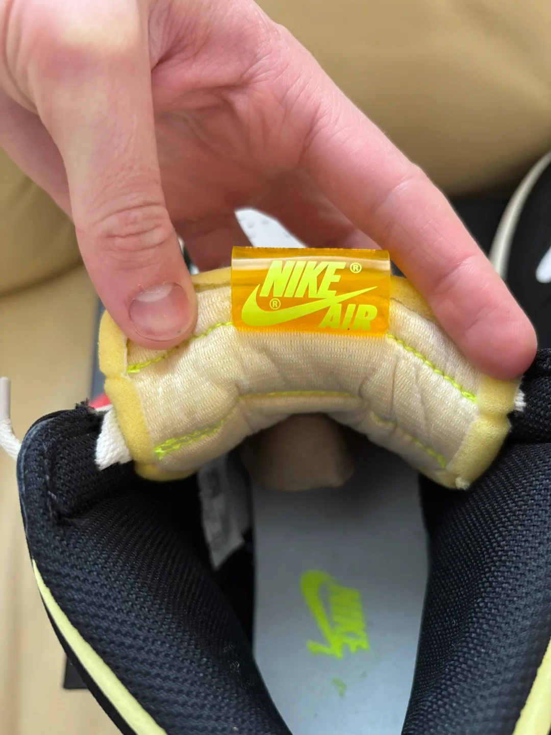 Air Jordan 1 Volt High OG image indicator(5)