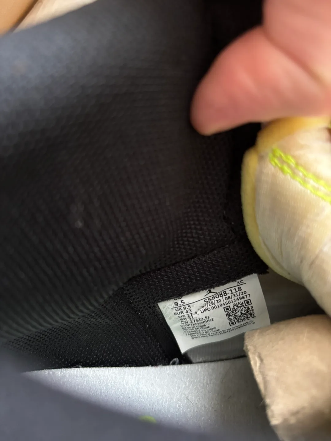 Air Jordan 1 Volt High OG image indicator(7)