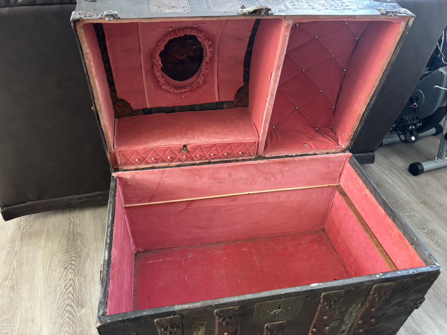 Antique Dome Top Trunk - photo 2