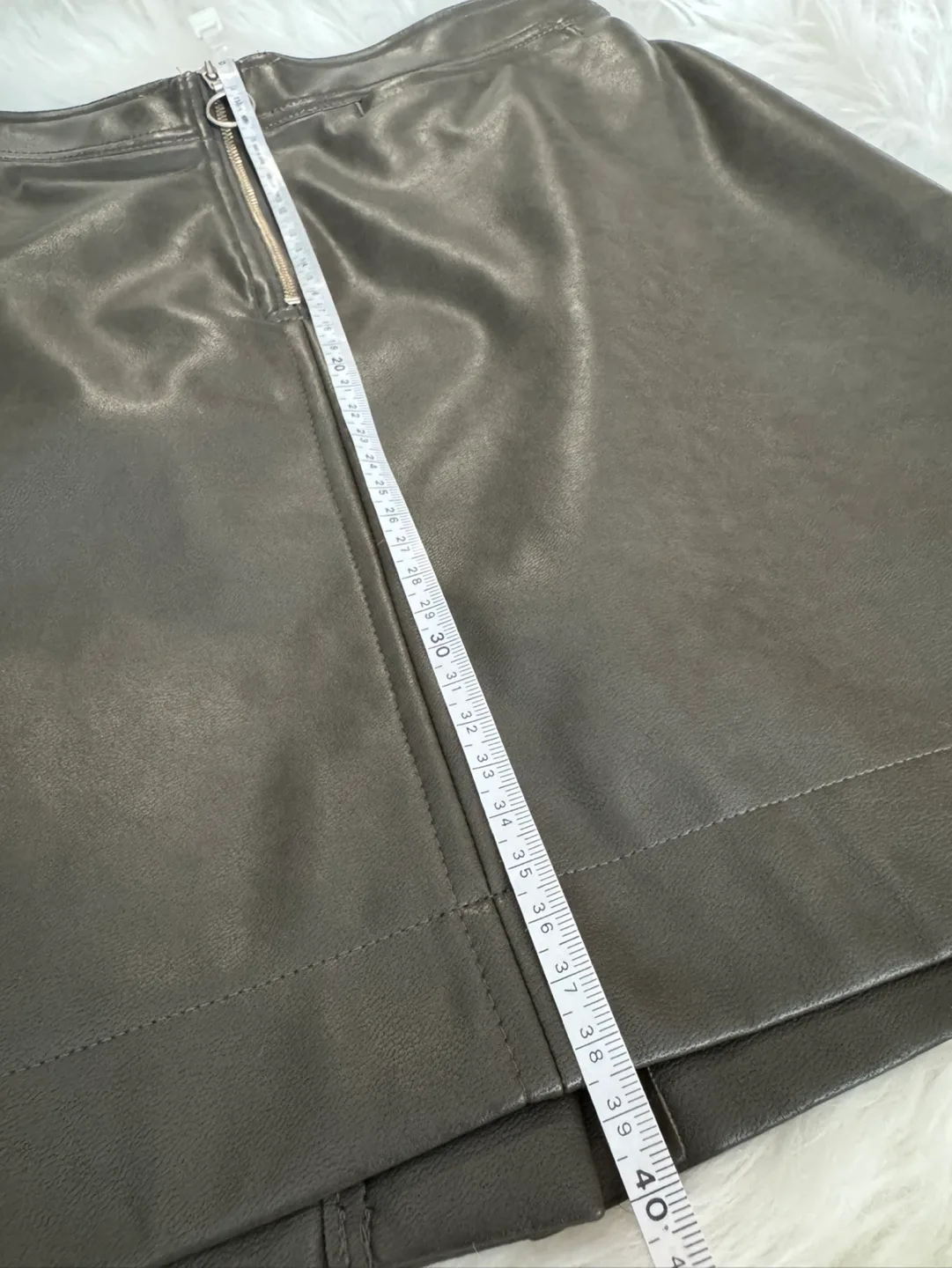 Wilfred Free Faux Leather Mini Skirt - Size 2 image indicator(8)