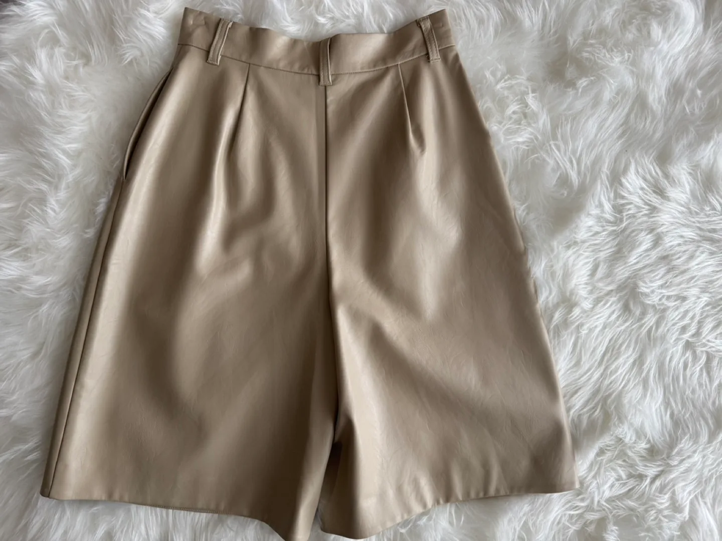 Oak + Fort Beige Leather Shorts image indicator(2)