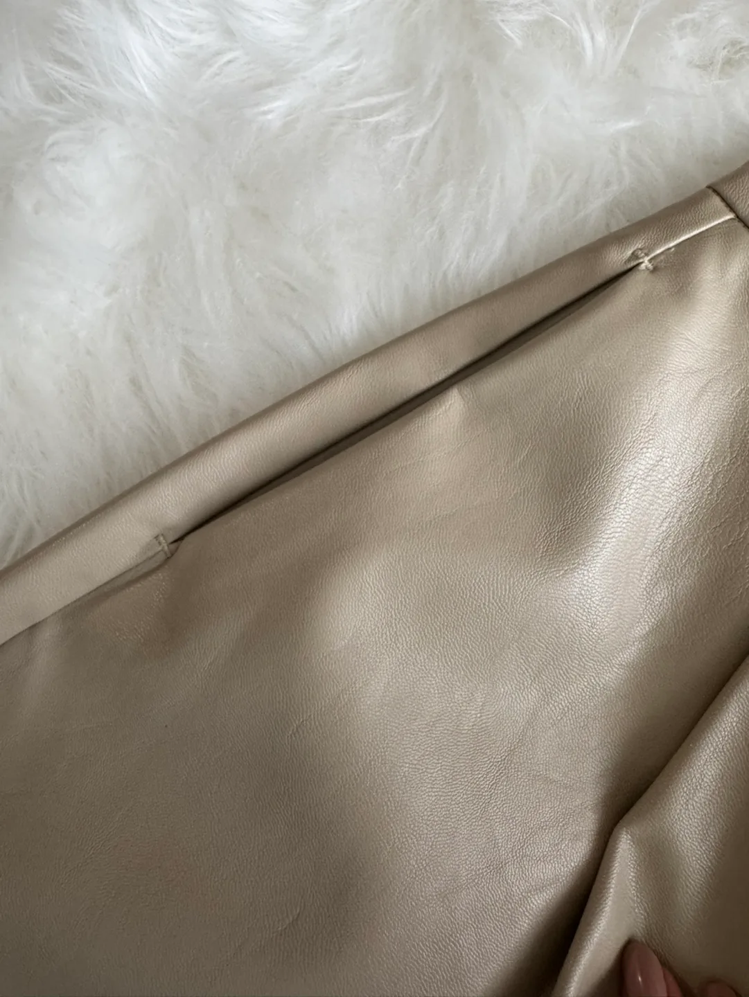 Oak + Fort Beige Leather Shorts image indicator(6)