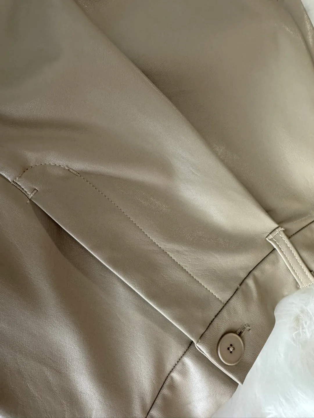 Oak + Fort Beige Leather Shorts image indicator(4)