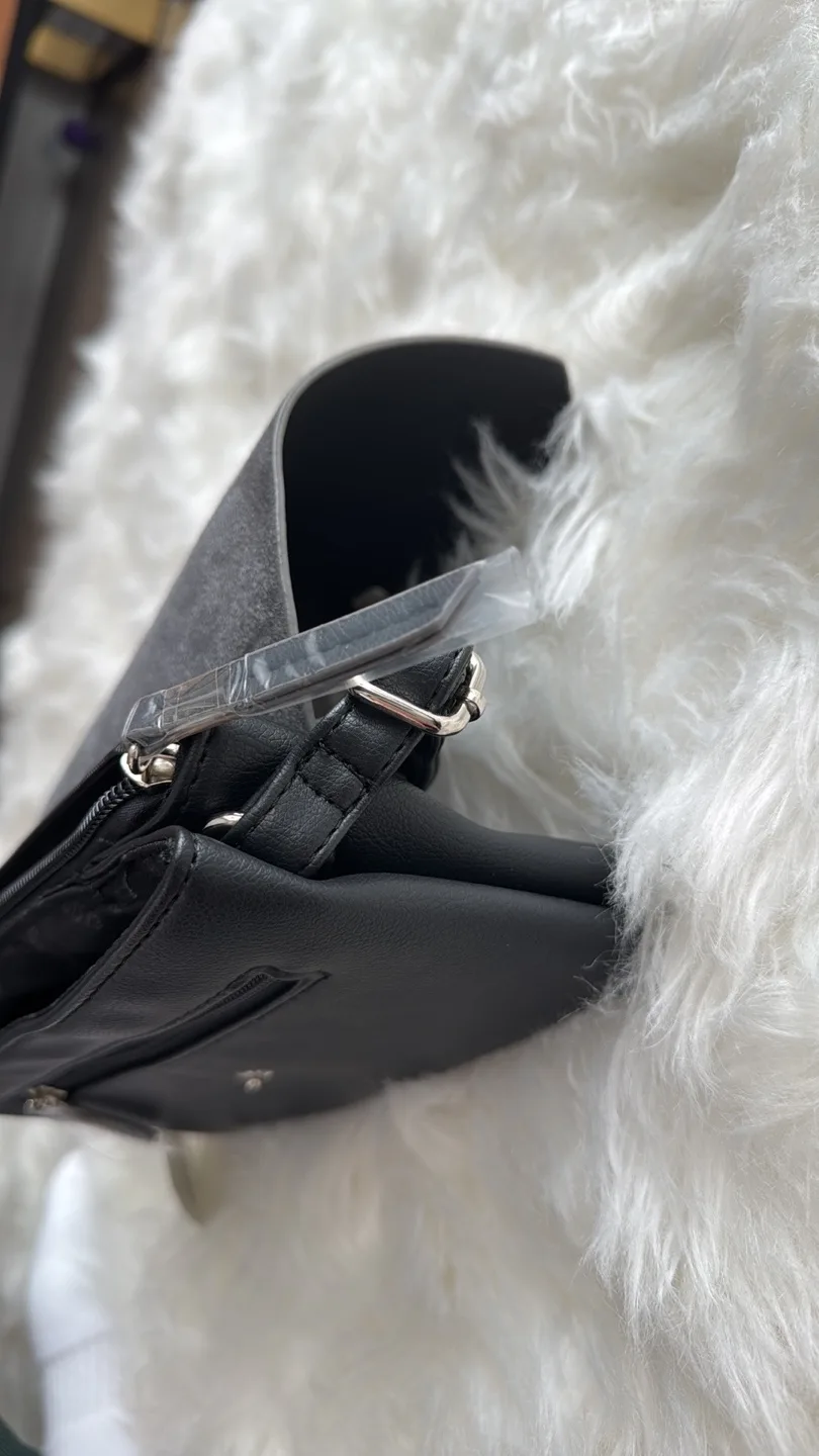 ROOTS 73 Black Crossbody Bag image indicator(5)