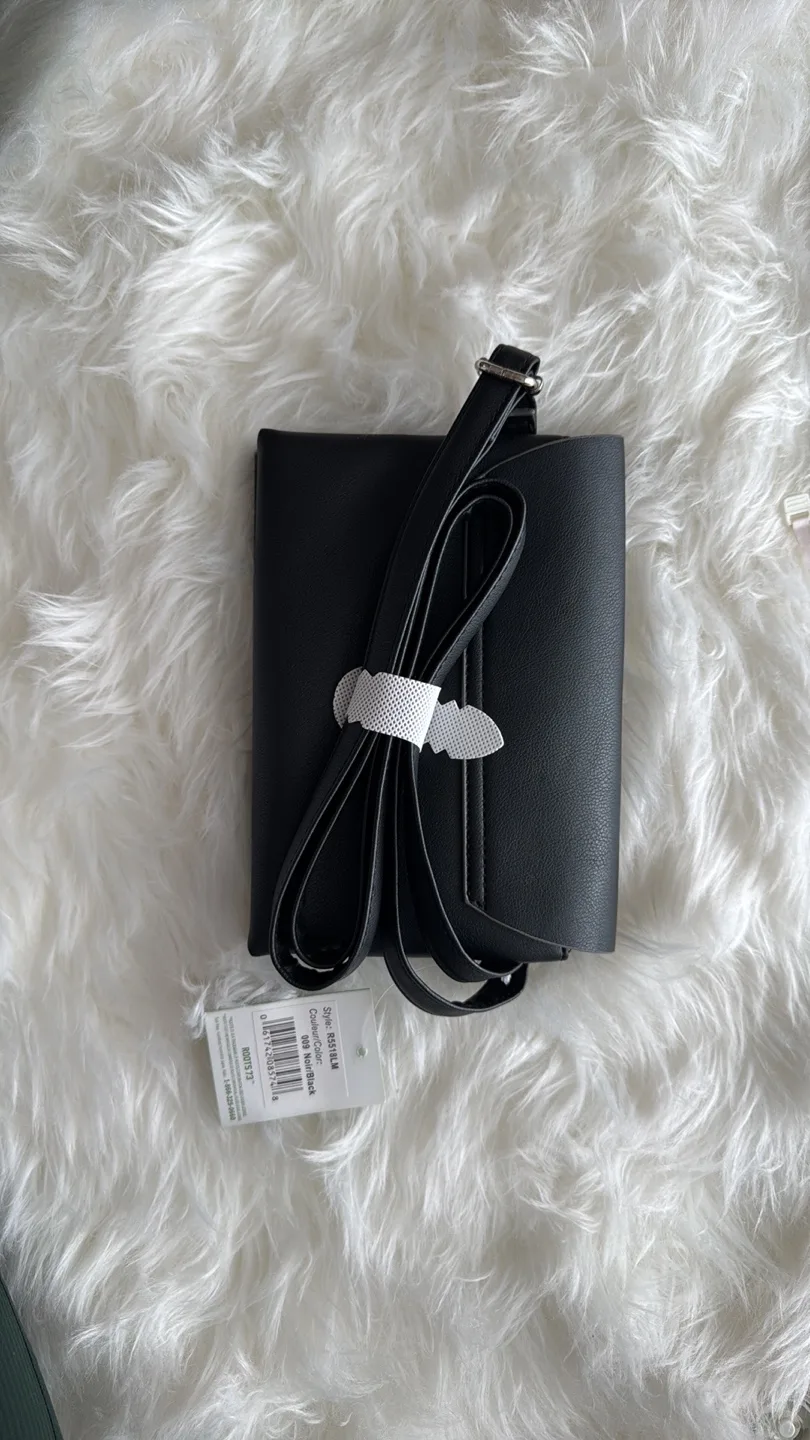 ROOTS 73 Black Crossbody Bag image indicator(7)