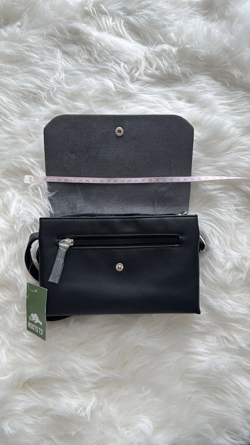 ROOTS 73 Black Crossbody Bag image indicator(6)